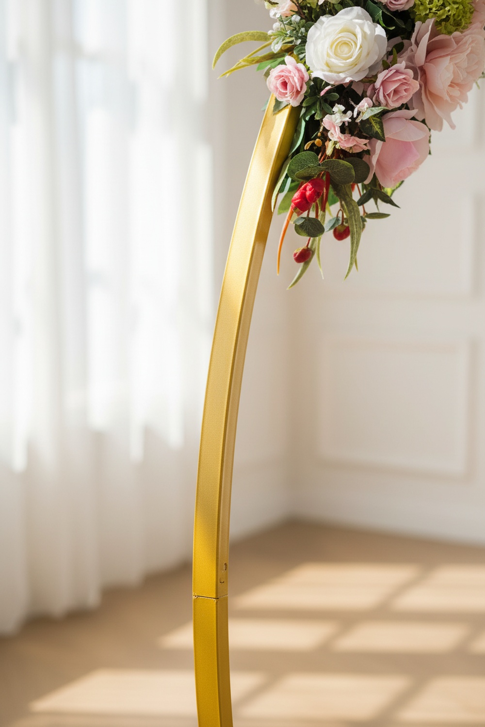 7.2FT Round Gold Circle Backdrop Stand - Detail Shot